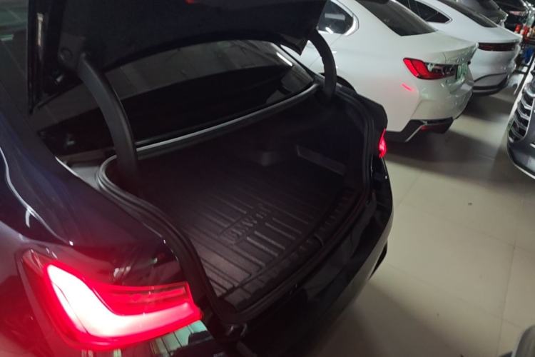 Used BMW i3 2025 eDrive 40 L Midnight Edition Trunk