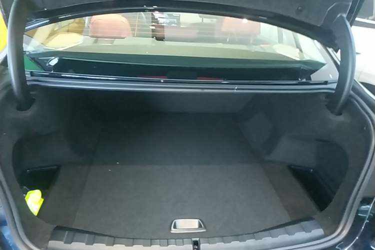Used BMW i3 2025 eDrive 40 L Midnight Sports Package Trunk
