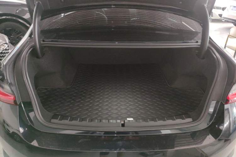 Used BMW i3 2025 eDrive 35 L Trunk