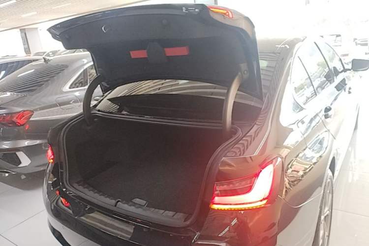 Used BMW i3 2025 eDrive 35 L Trunk