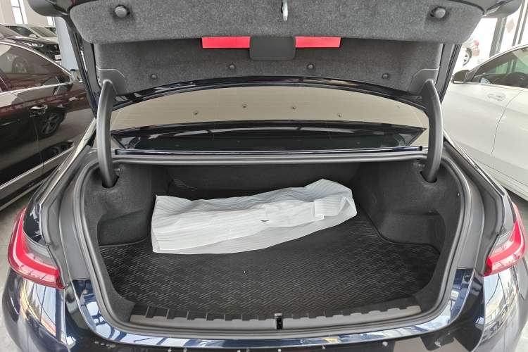 Used BMW i3 2025 eDrive 35 L Trunk