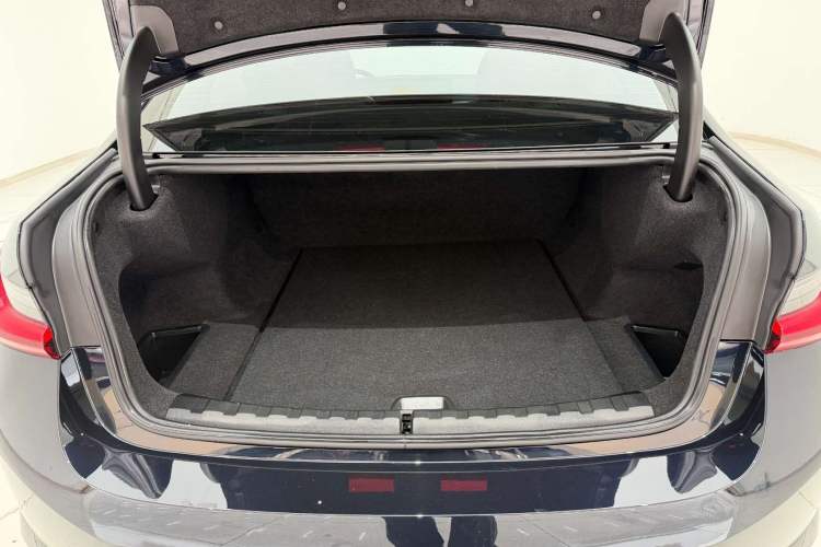 Used BMW i3 2025 eDrive 40 L Midnight Edition Trunk