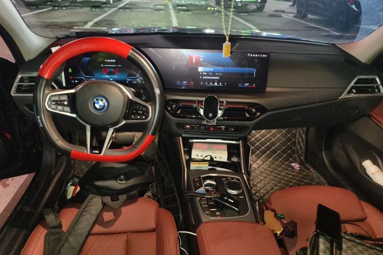 Used BMW i3 2025 eDrive 35 L Center Console