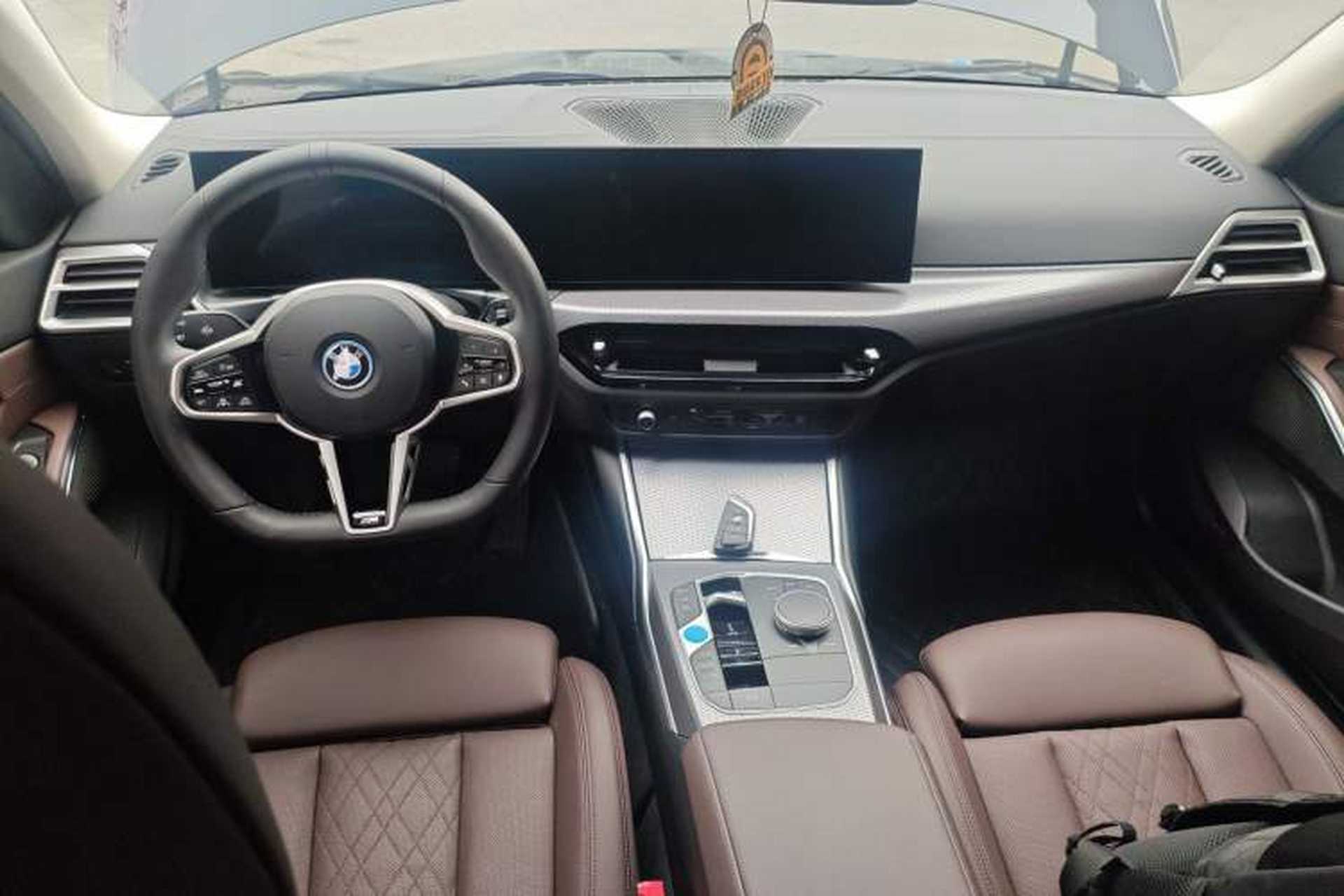 Used BMW i3 2025 eDrive 40 L Midnight Edition Center Console