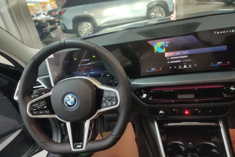 Used BMW i3 2025 eDrive 35 L Center Console