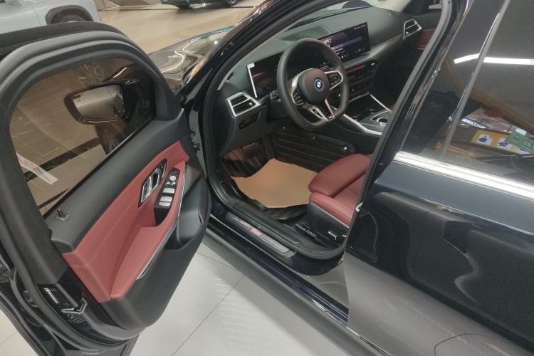 Used BMW i3 2025 eDrive 35 L Driver Seat