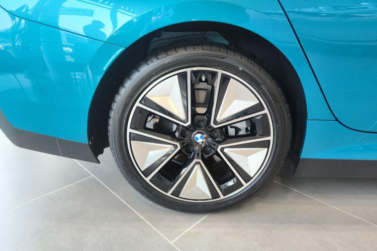 Used BMW i3 2025 eDrive 40 L Midnight Sports Package Exterior 8