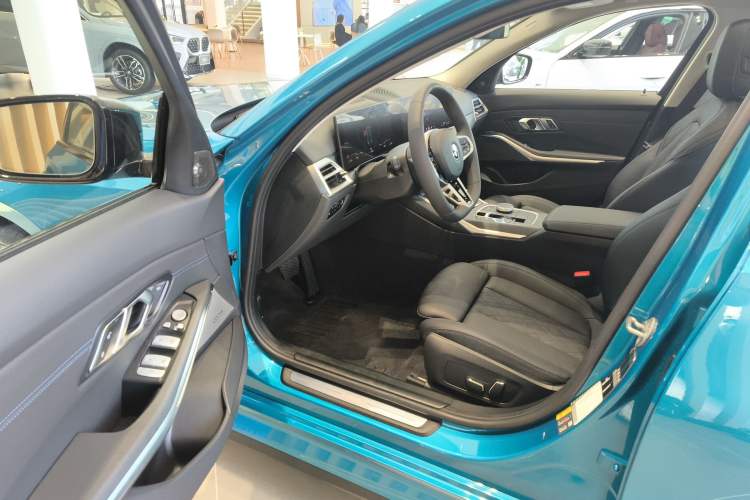 Used BMW i3 2025 eDrive 40 L Midnight Sports Package Interior 3