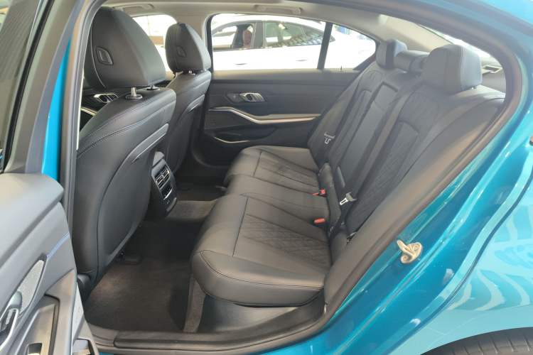 Used BMW i3 2025 eDrive 40 L Midnight Sports Package Interior 4