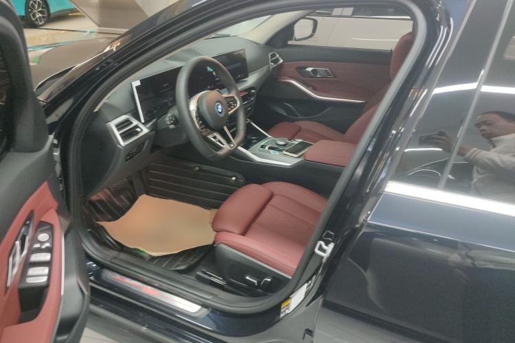 Used BMW i3 2025 eDrive 35 L Left Front Seat