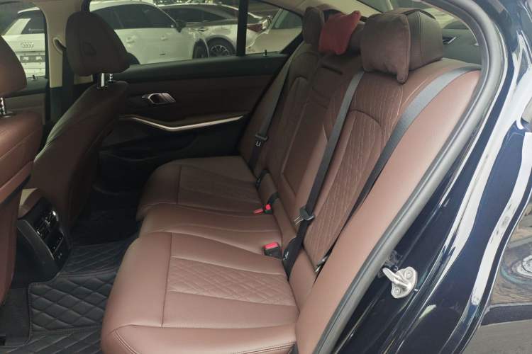 Used BMW i3 2025 eDrive 40 L Midnight Edition Left Rear Seat