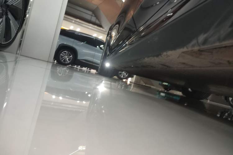 Used BMW i3 2025 eDrive 35 L Left Side Sill