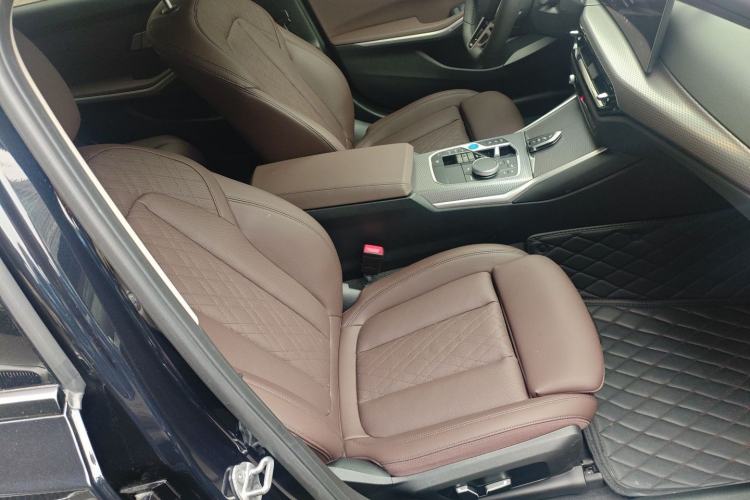 Used BMW i3 2025 eDrive 40 L Midnight Edition Right Front Seat