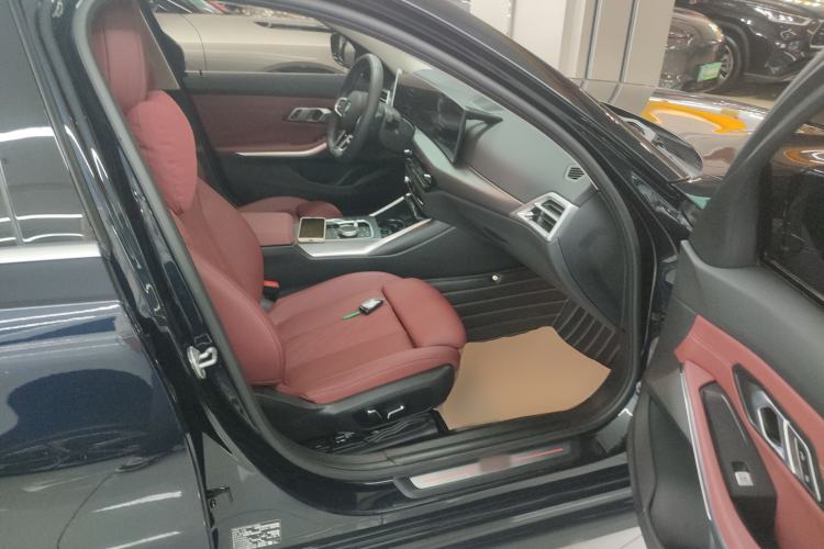 Used BMW i3 2025 eDrive 35 L Right Front Seat
