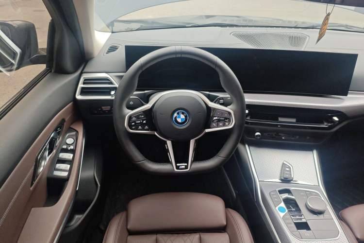 Used BMW i3 2025 eDrive 40 L Midnight Edition Steering Wheel
