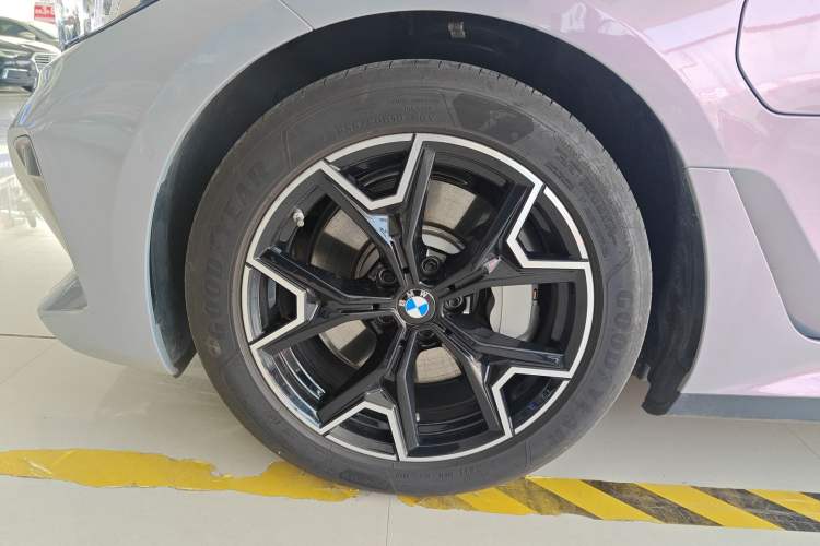 Used BMW i3 2025 eDrive 40 L Midnight Edition Exterior 4