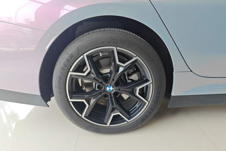 Used BMW i3 2025 eDrive 40 L Midnight Edition Exterior 5