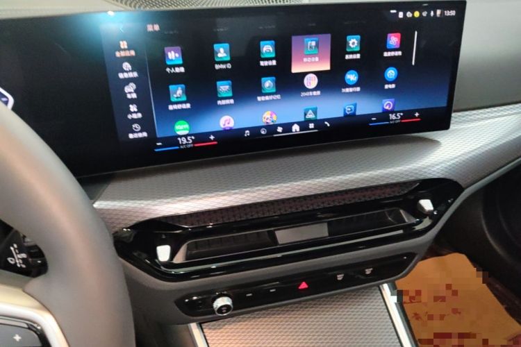 Used BMW i3 2025 eDrive 40 L Midnight Edition Audio And AC Panel