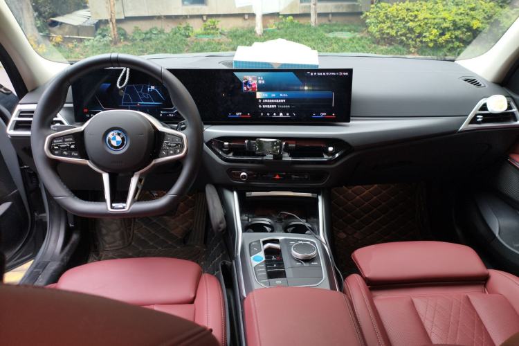 Used BMW i3 2025 eDrive 35 L Center Console