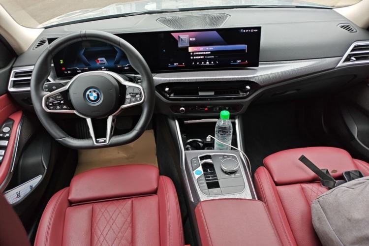 Used BMW i3 2025 eDrive 40 L Midnight Edition Center Console