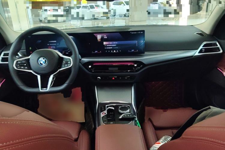 Used BMW i3 2025 eDrive 40 L Midnight Edition Center Console