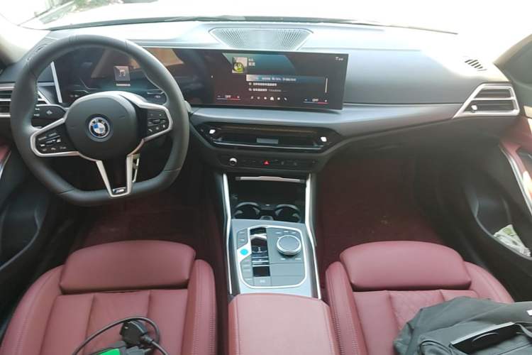 Used BMW i3 2025 eDrive 35 L Center Console