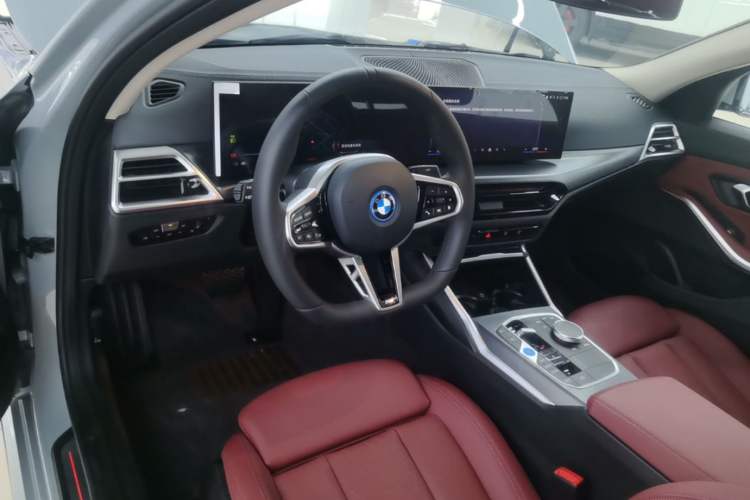 Used BMW i3 2025 eDrive 35 L Center Console