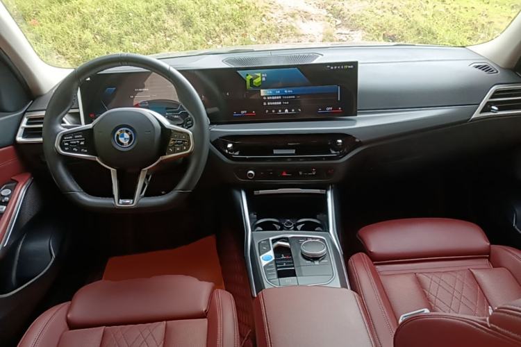 Used BMW i3 2025 eDrive 35 L Center Console