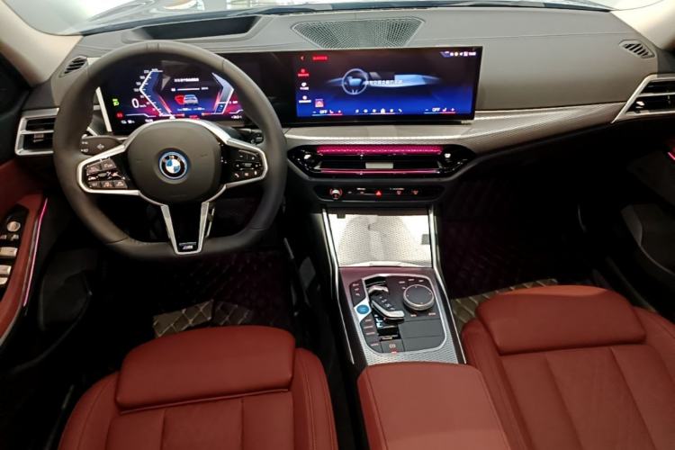 Used BMW i3 2025 eDrive 40 L Midnight Sports Package Center Console
