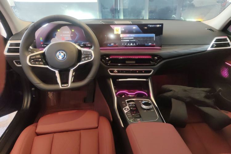 Used BMW i3 2025 eDrive 35 L Center Console