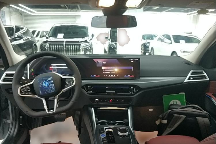 Used BMW i3 2025 eDrive 35 L Center Console
