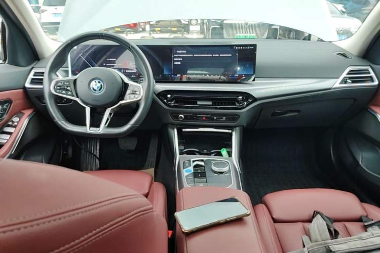 Used BMW i3 2025 eDrive 40 L Midnight Edition Center Console