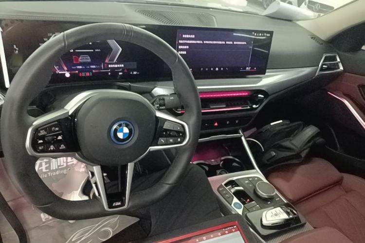 Used BMW i3 2025 eDrive 40 L Midnight Edition Center Console