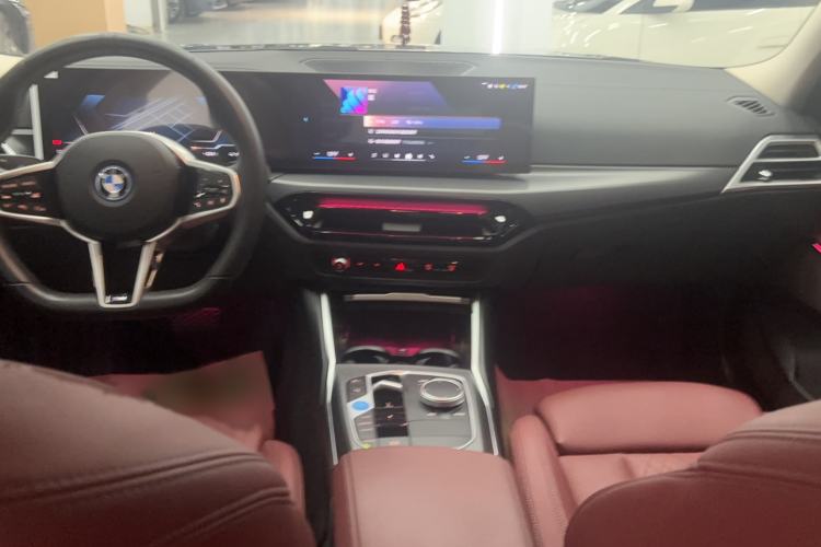 Used BMW i3 2025 eDrive 35 L Center Console