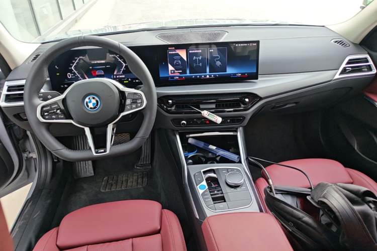 Used BMW i3 2025 eDrive 35 L Center Console