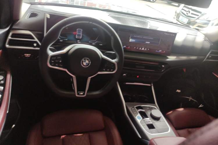 Used BMW i3 2025 eDrive 35 L Center Console