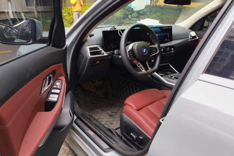 Used BMW i3 2025 eDrive 35 L Driver Seat