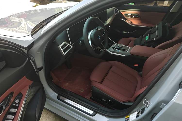 Used BMW i3 2025 eDrive 35 L Driver Seat