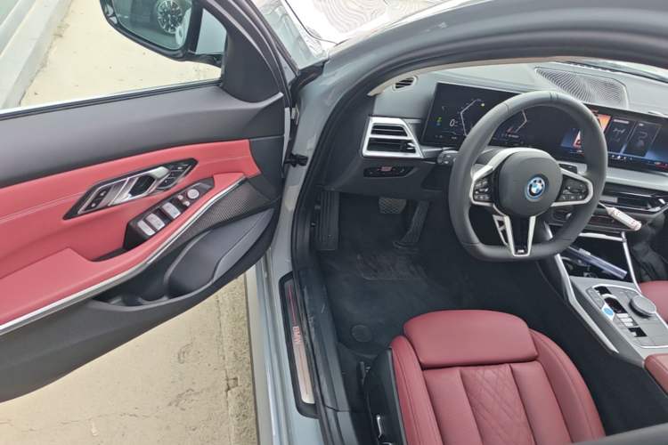 Used BMW i3 2025 eDrive 35 L Driver Seat