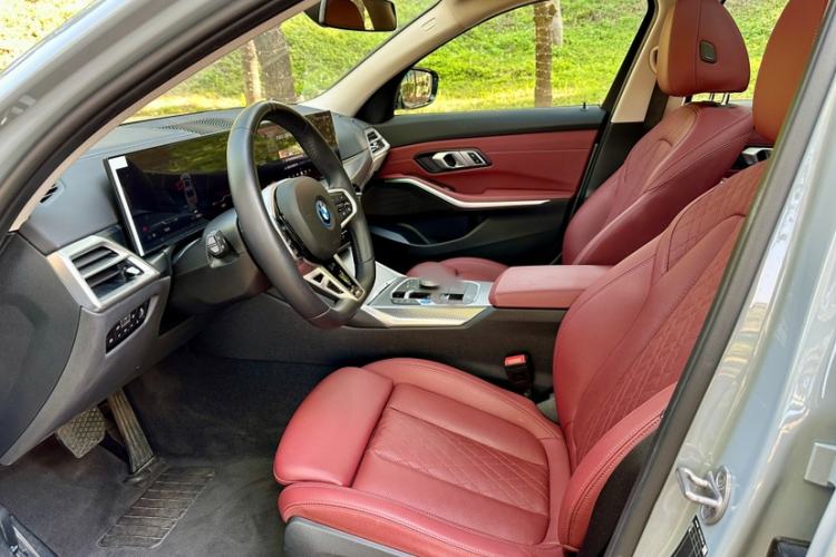 Used BMW i3 2025 eDrive 40 L Midnight Edition Interior 1