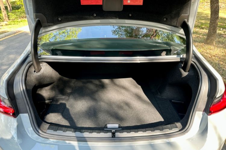 Used BMW i3 2025 eDrive 40 L Midnight Edition Interior 5