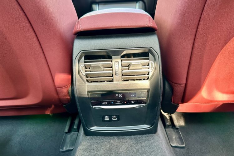 Used BMW i3 2025 eDrive 40 L Midnight Edition Interior 6