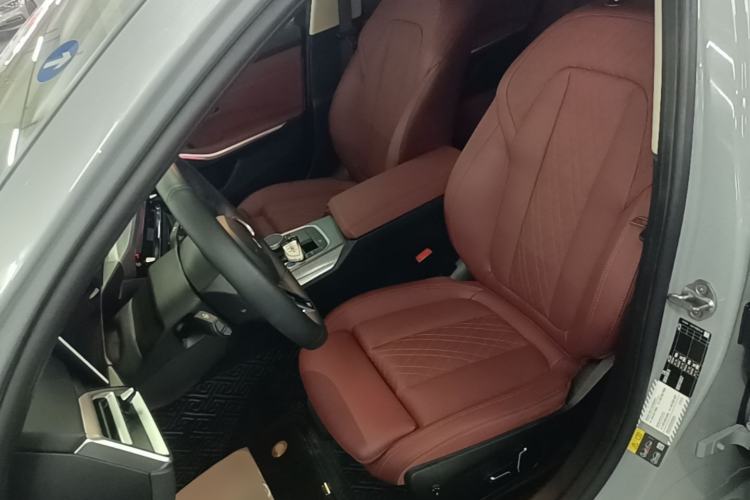 Used BMW i3 2025 eDrive 40 L Midnight Edition Left Front Seat