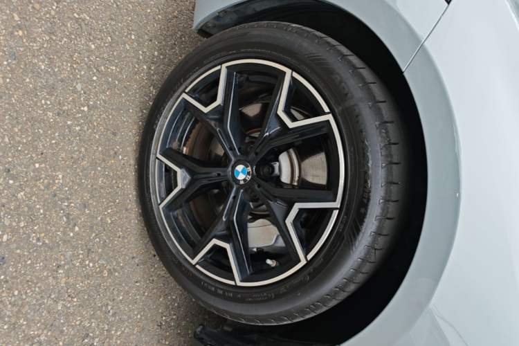 Used BMW i3 2025 eDrive 40 L Midnight Edition Left Front Wheel Hub