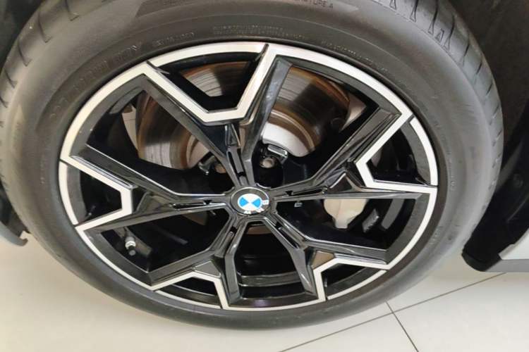 Used BMW i3 2025 eDrive 40 L Midnight Edition Left Front Wheel Hub