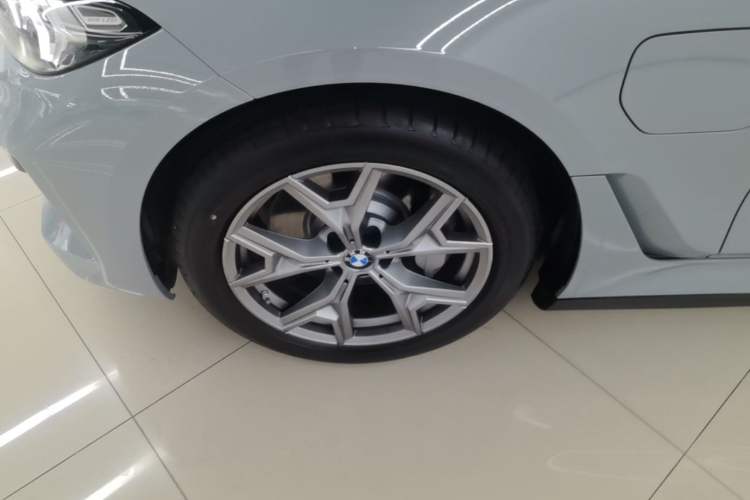 Used BMW i3 2025 eDrive 35 L Left Front Wheel Hub