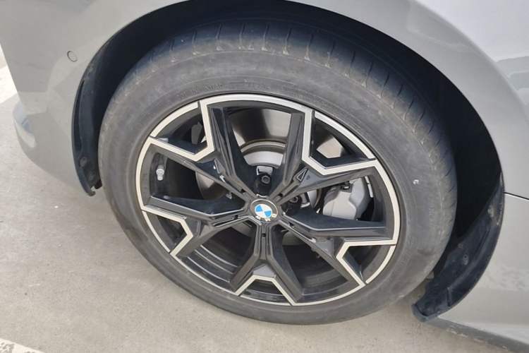 Used BMW i3 2025 eDrive 40 L Midnight Edition Left Front Wheel Hub