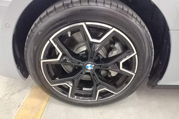 Used BMW i3 2025 eDrive 40 L Midnight Edition Left Front Wheel Hub