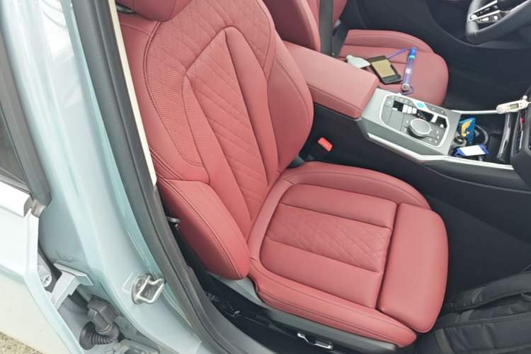 Used BMW i3 2025 eDrive 35 L Right Front Seat