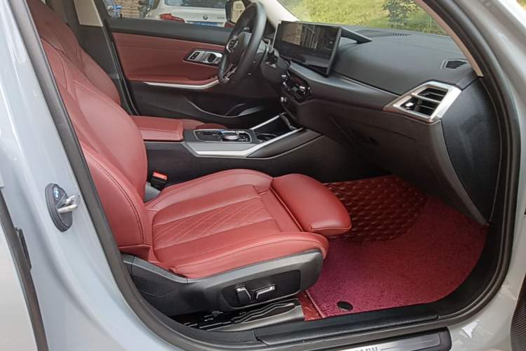 Used BMW i3 2025 eDrive 35 L Right Front Seat
